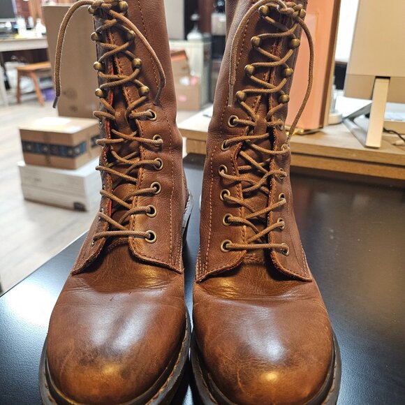 Size US 9 Doc Marten Leather Boots - Picture 2 of 4
